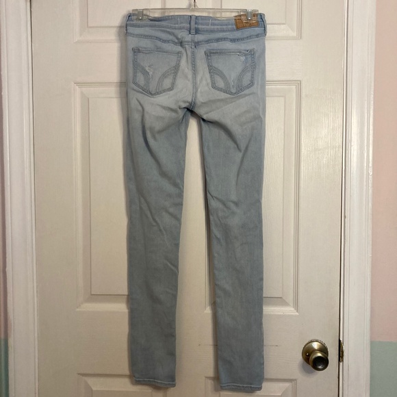 Hollister Distressed Light Washed Strait leg jeans - Picture 2 of 5